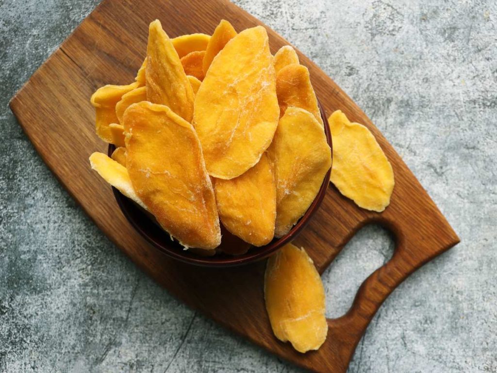 El mango deshidratado es una alternativa práctica para tener un snack natural listo en cualquier momento.