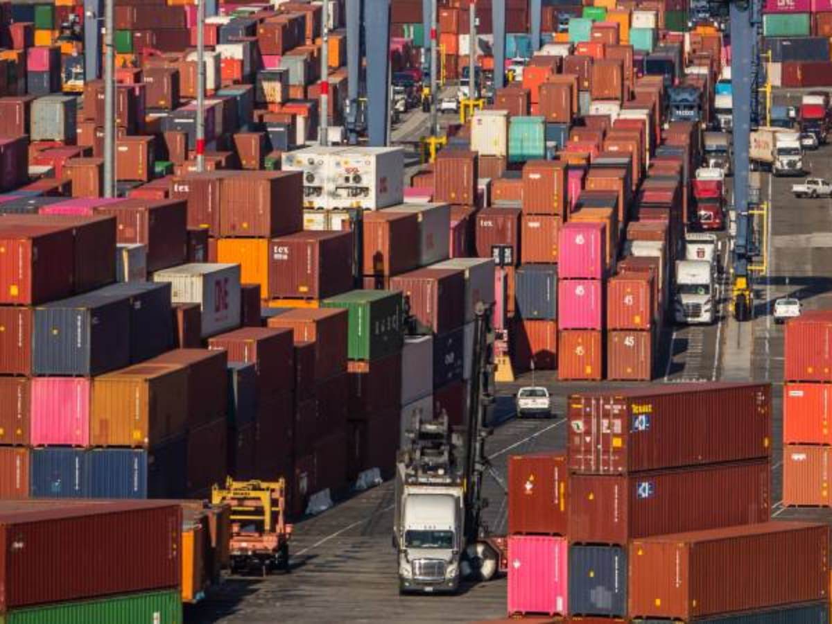 El alza global de materias primas en 2026, impulsada por crisis energética y guerra, elevará costos, inflación y frenará empleo en economías emergentes.