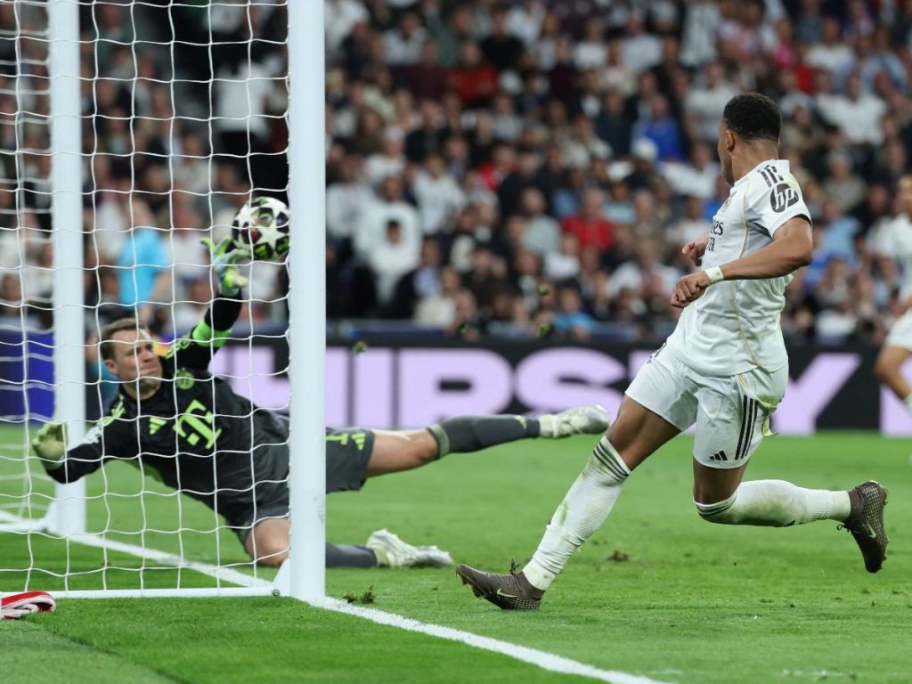 Kylian Mbappé anota contra el Bayern Múnich. Foto AFP