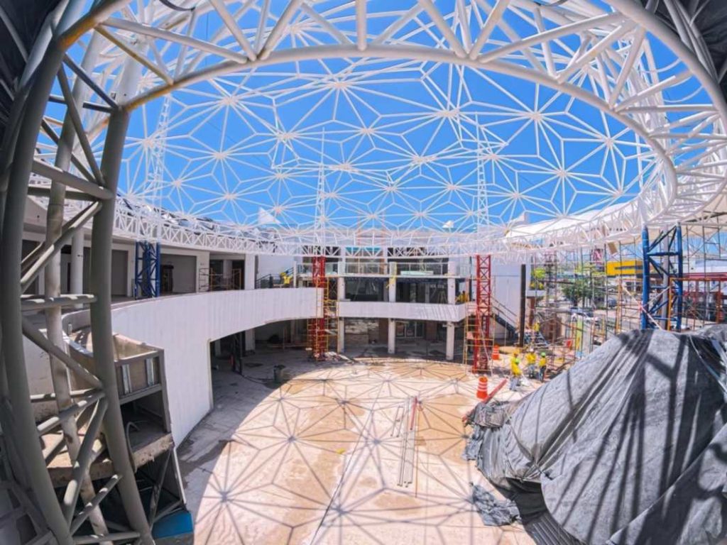 Trabajos de remodelación avanzan en el Mercado Cuscatlán, donde el Gobierno promete modernizar completamente el espacio.