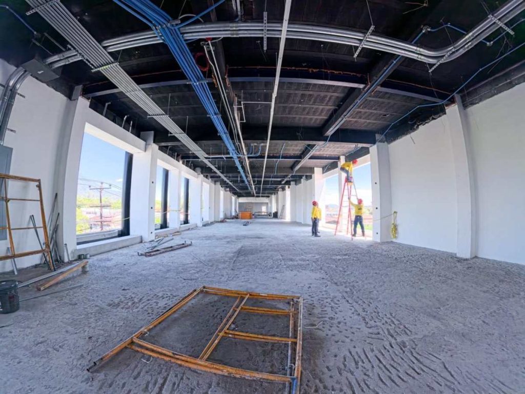 Las obras incluyen cambios en la fachada y modificaciones en la estructura interna del edificio.