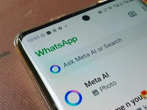 WhatsApp comenzó a implementar “Liquid Glass”, un rediseño con transparencias y efectos visuales que busca modernizar la experiencia en la aplicación.