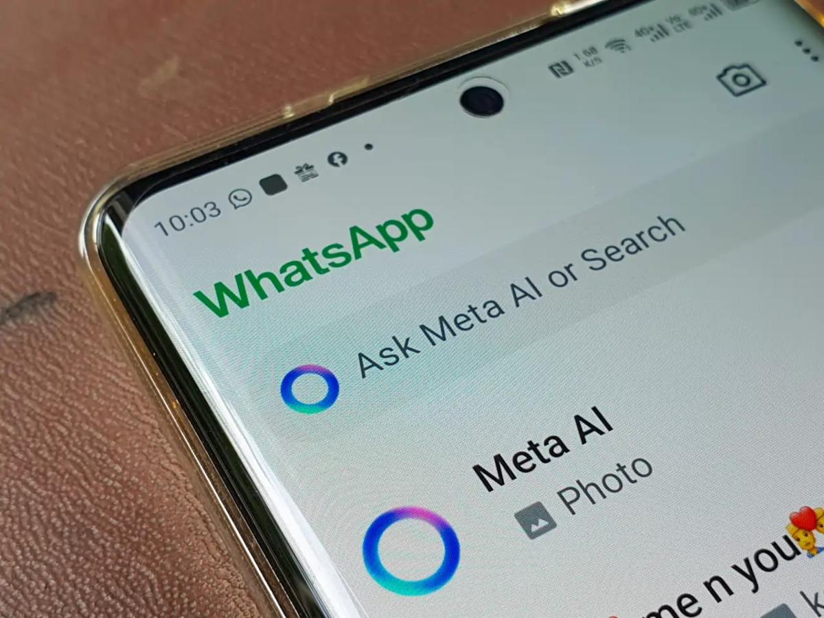 WhatsApp comenzó a implementar “Liquid Glass”, un rediseño con transparencias y efectos visuales que busca modernizar la experiencia en la aplicación.