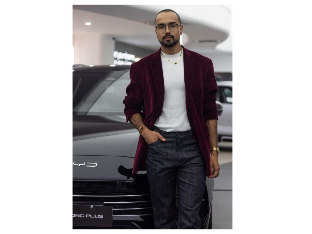 Corduroy 100% algodón redefine el estilo casual: textura, calidez y sofisticación en una silueta relajada para el hombre contemporáneo.