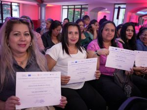 Más de 200 mujeres culminaron su formación en el programa “Mujer Emprende” tras un año de capacitación