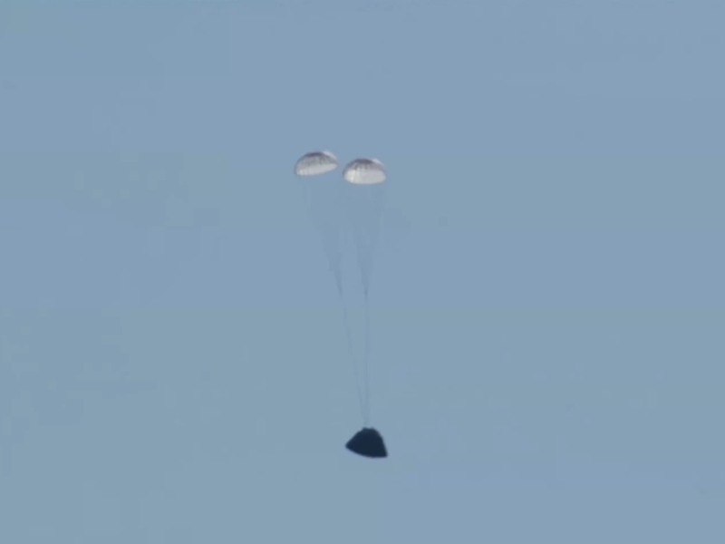 El descenso de la cápsula Orión marca uno de los momentos más críticos de la misión Artemis II, con velocidades extremas y alta precisión.