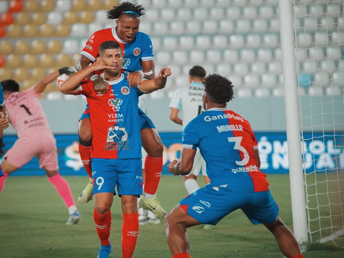Nelson Bonilla (9) celebra su gol ante el Alianza. Foto X FAS