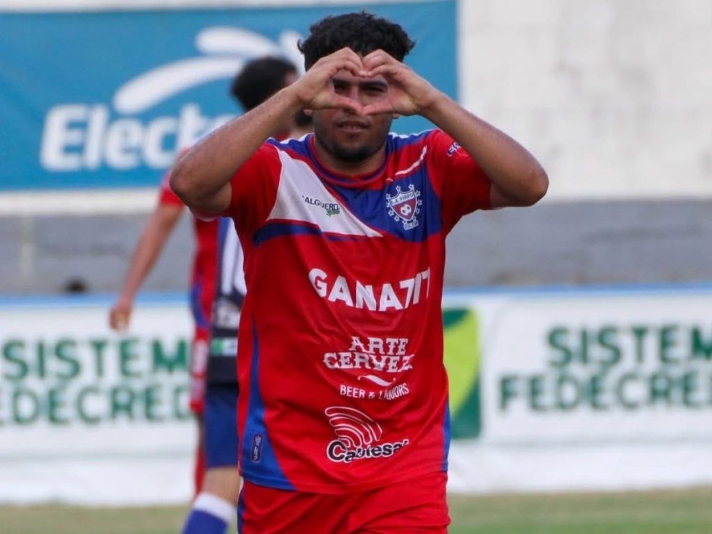 Nelson "Chicharito" Díaz celebra su gol ante el Fuerte San Francisco. Foto X Firpo