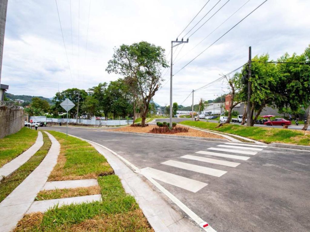 Autoridades señalaron que funcionará como una alternativa para conductores que se desplazan entre distintos puntos del Área Metropolitana de San Salvador. Foto Obras Públicas