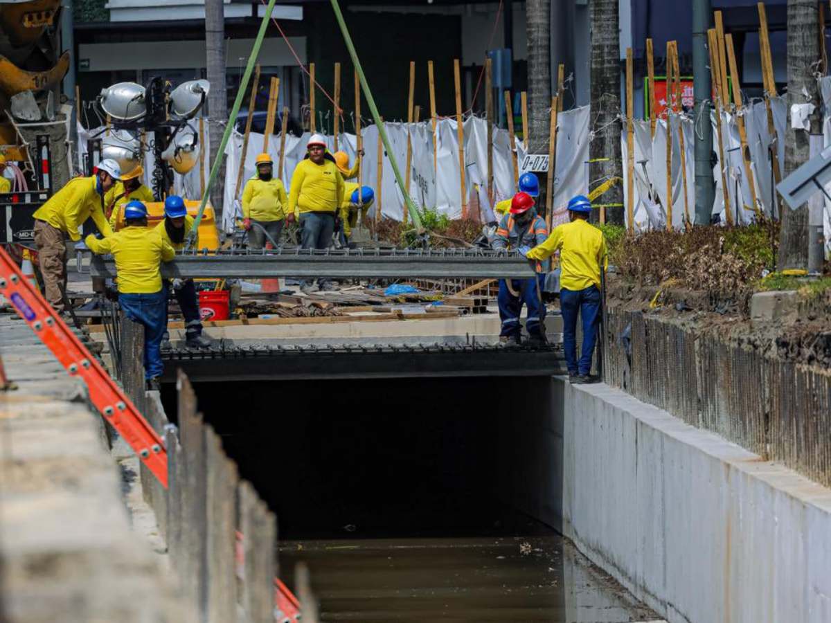 Avance del 60 % en la construcción del sistema de drenaje en la Zona Rosa de San Salvador.