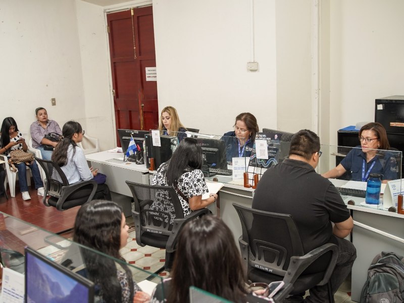 Jornada de Lunes de Empleo conecta a candidatos con empresas en la zona occidental.