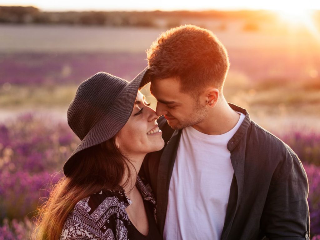 El Día del Beso, más que una fecha curiosa, puede ser una oportunidad para reconectar con lo simple.