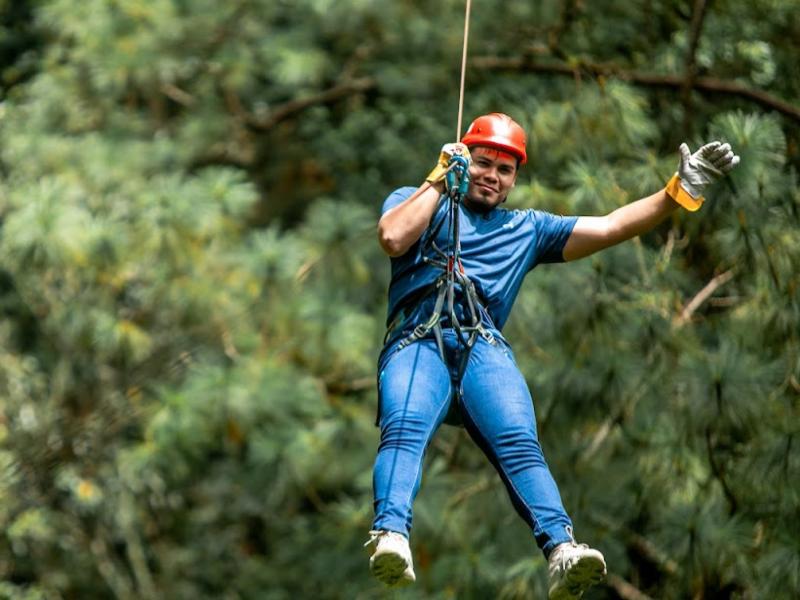 Visitantes disfrutan del canopy en uno de los circuitos más atractivos del parque. Foto: cortesía Xtreme Park.