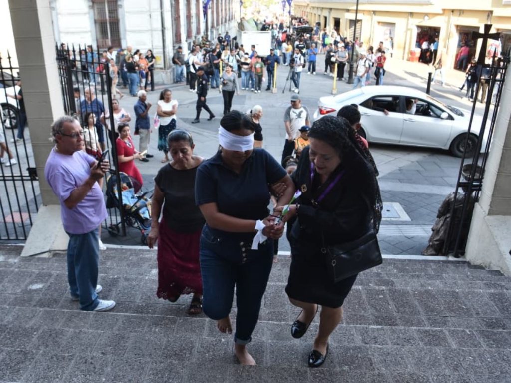 La peregrinación inicia en las ruinas de la Iglesia San Esteban y reúne a decenas de creyentes cada año. Fotografía/ elsalvador.com