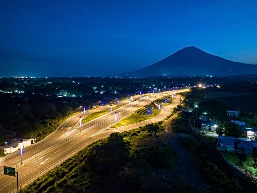El periférico Gerardo Barrios conecta puntos clave de San Miguel y forma parte de un proyecto vial financiado por JICA. MOP