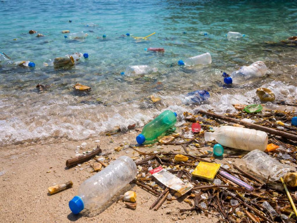 plástico-residuo-playa-contaminación