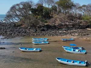 Los Cóbanos, playa de arena dorada y tranquilidad