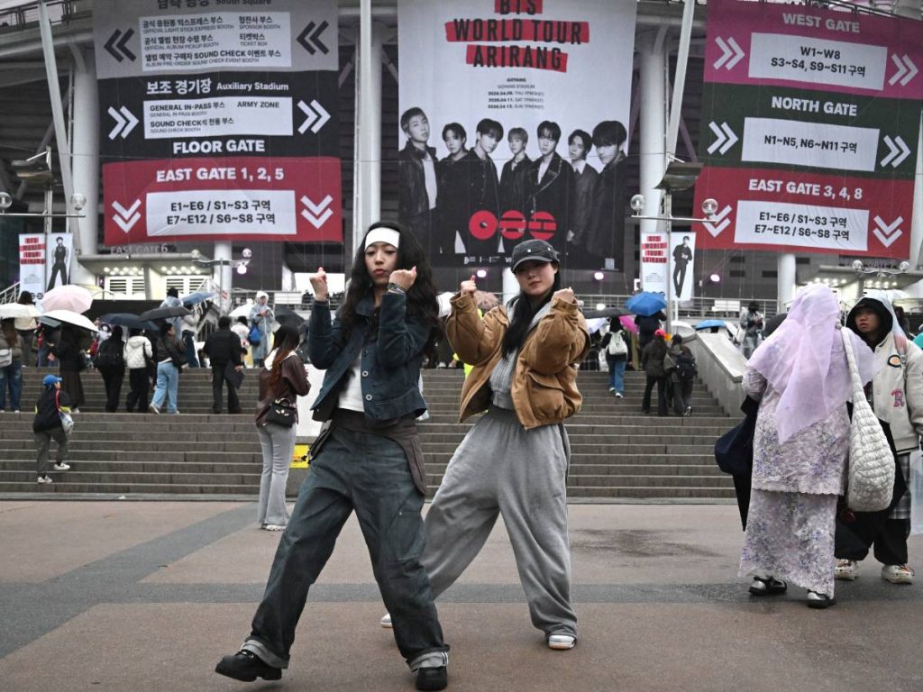 ARMY volvió a reunirse en Corea del Sur para presenciar el esperado regreso de BTS. Fotografía/ AFP