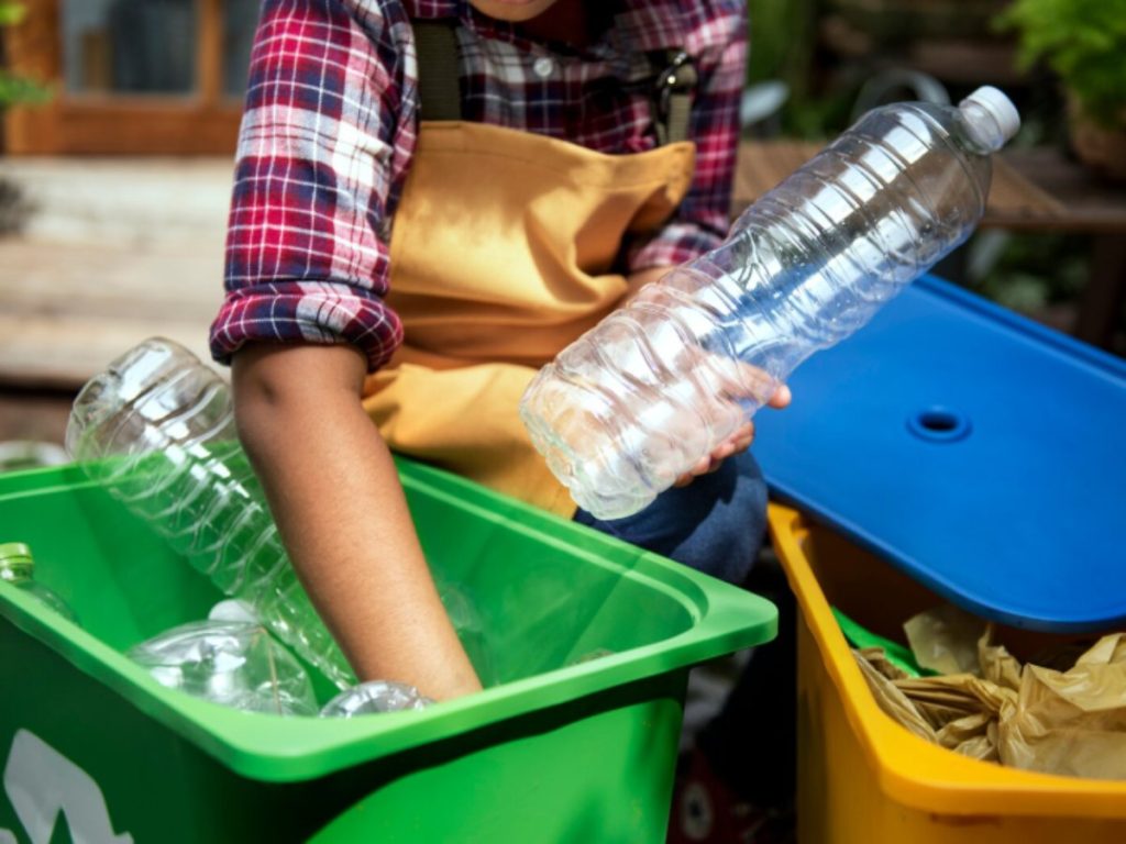 El reciclaje es una de las acciones más simples para reducir el impacto ambiental.