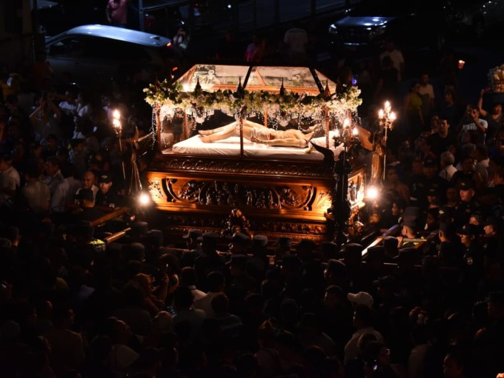 El Santo Entierro es una de las tradiciones más representativas de la Semana Santa. Foto elsalvador.com