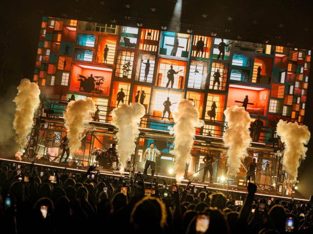 Sebastián Yatra encendió el escenario en el arranque de su “Entre Tanta Gente Tour” 2026 con un show lleno de energía y emoción. Fotografía/ cortesía