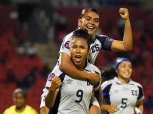 Brenda Cerén fue la figura del partido con un doblete clave para la Selecta.