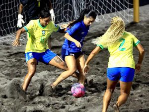La Selecta playera femenina derrota 6-4 a Brasil y suma su primer triunfo