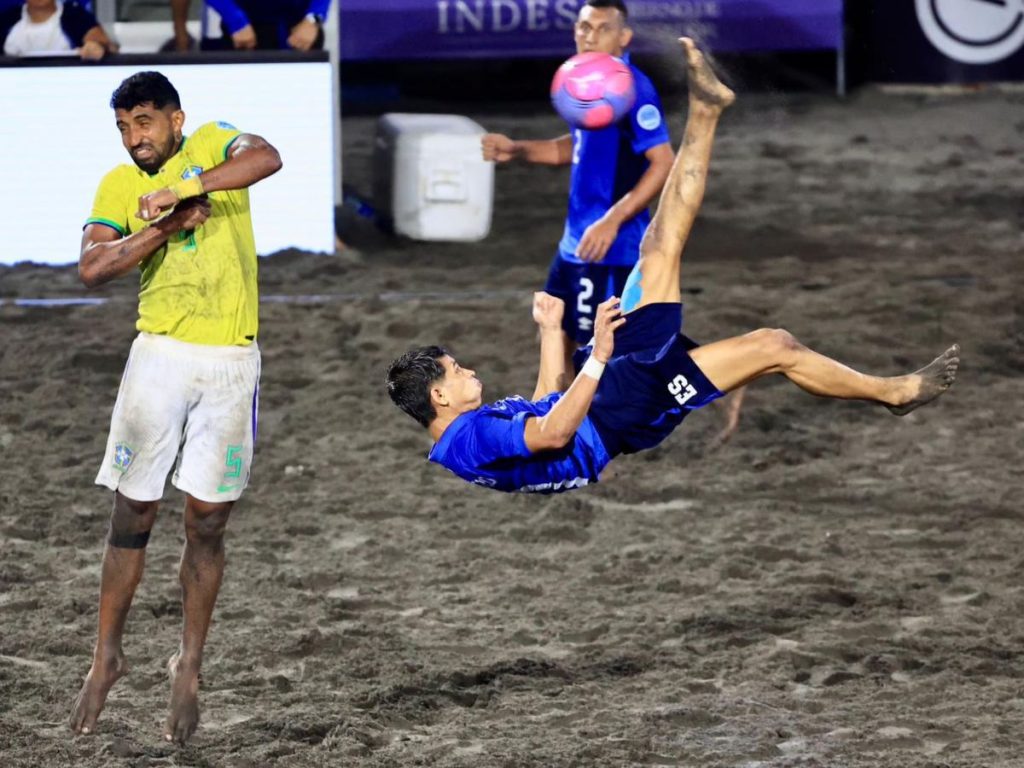 Selecta de Fútbol Playa perdió 5-1 ante Brasil en el Beach Soccer Cup 2026 masculino. Foto Cortesía INDES