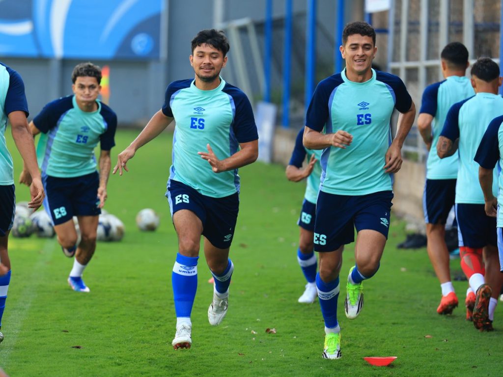 Entreno de la Selecta en la FESFUT pevio al viajar a San Antonio para amistoso. Foto X Selecta