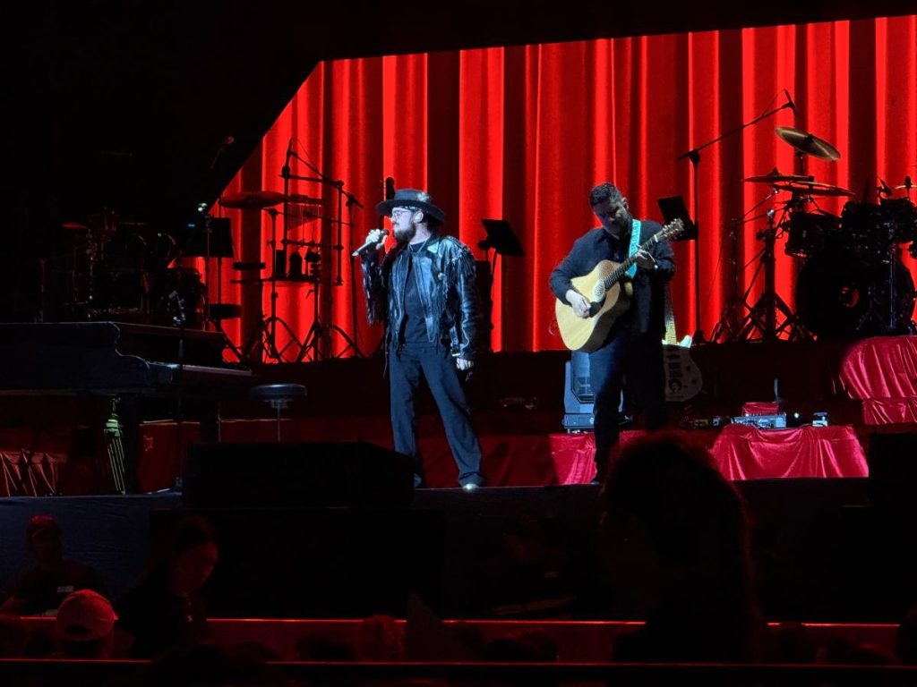 Sin Bandera cautivó a miles de salvadoreños durante su concierto en el Complejo del Estadio Cuscatlán.