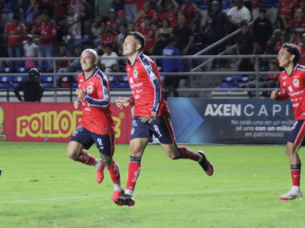 Styven Vásquez celebra su gol con el Irapuato. Foto: José Luis Ortega