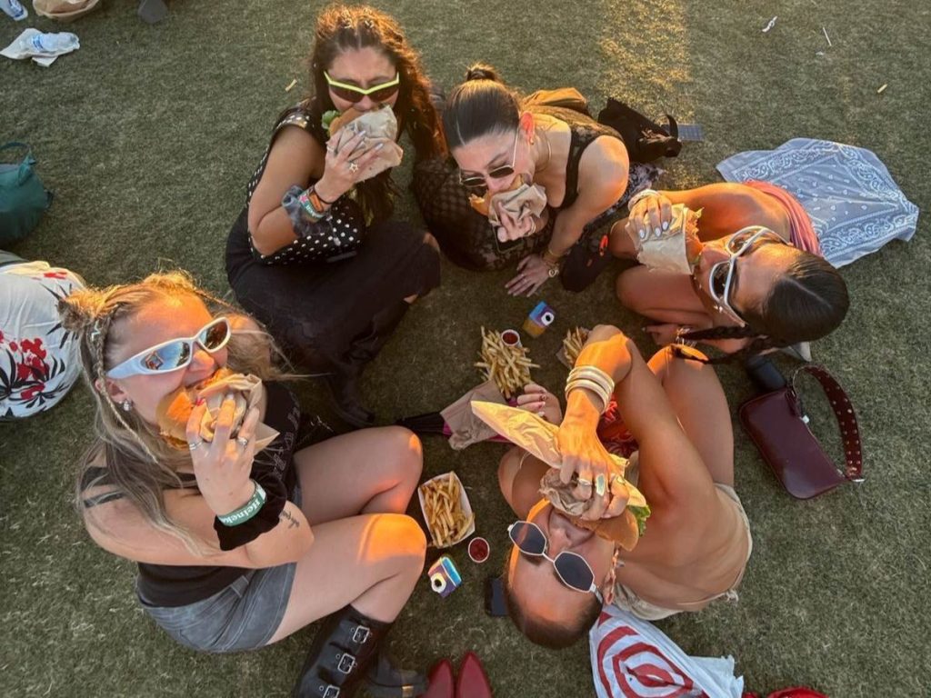 La oferta gastronómica dentro de Coachella combina opciones rápidas y propuestas más elaboradas. Fotografía/ Pinterest