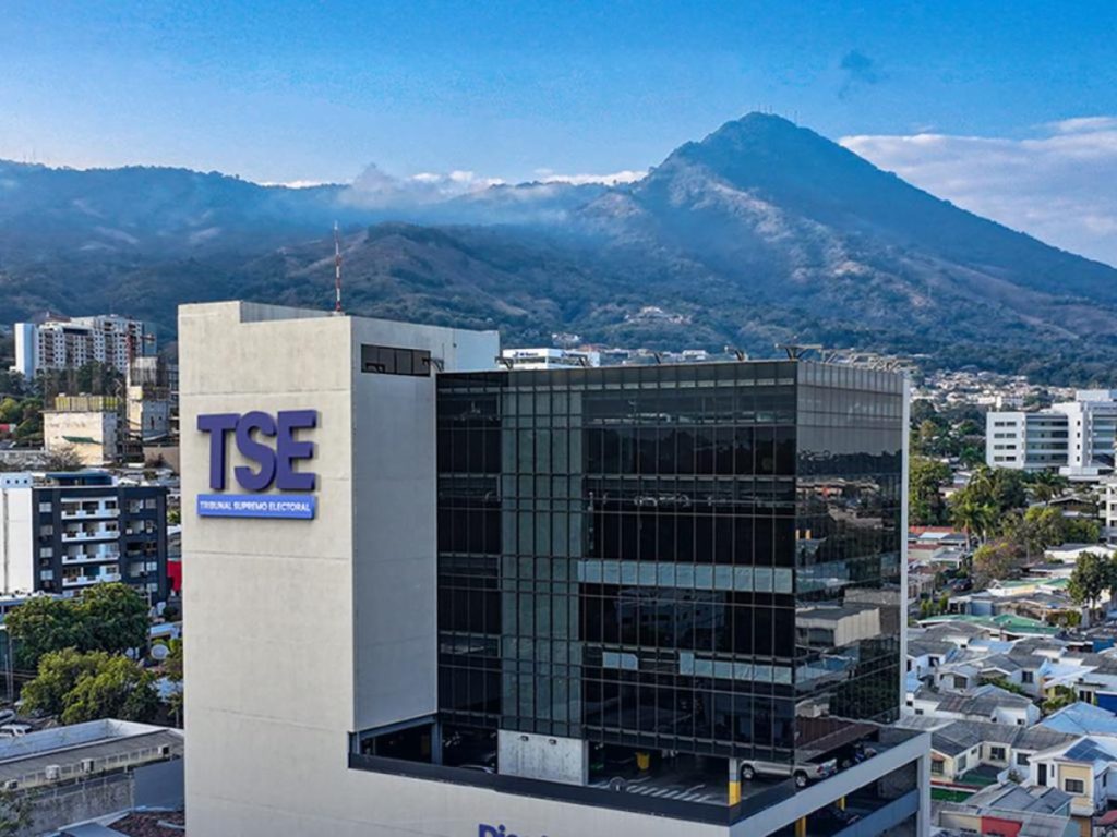 Asamblea avala reforma para cambiar elección de magistrados del TSE