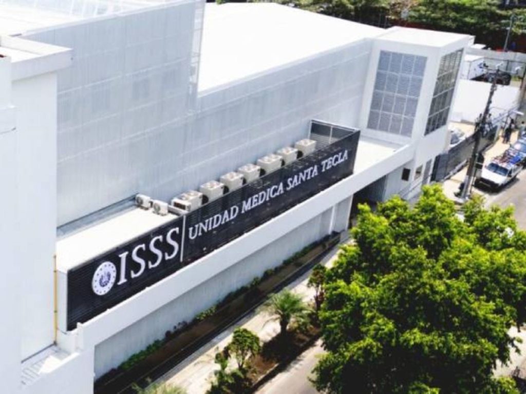 Hospitales y clínicas del ISSS mantienen atención 24/7 durante Semana Santa.