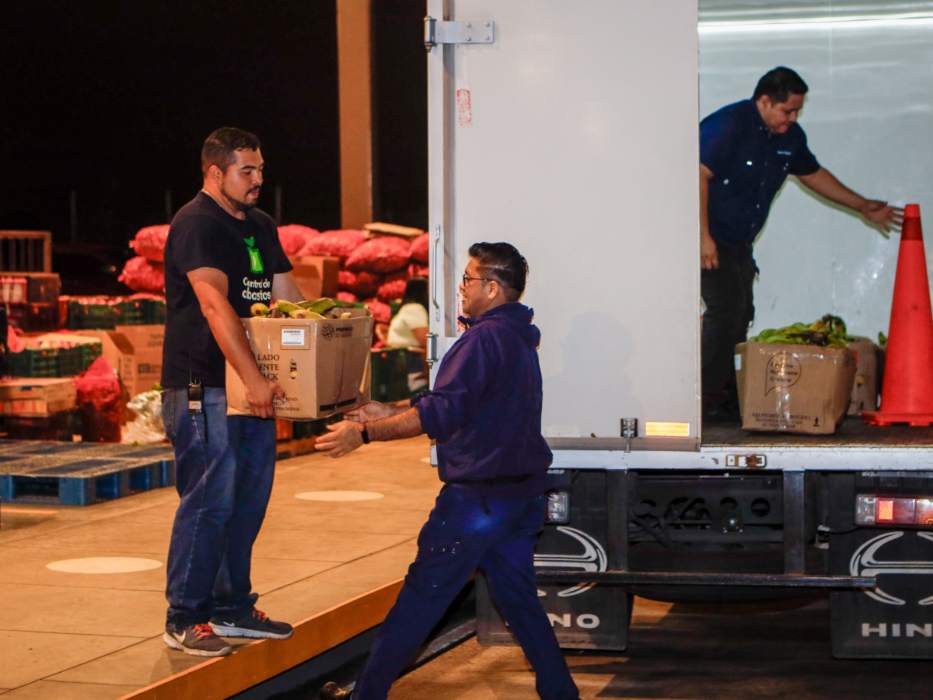 Pick-ups llevan frutas y verduras a colonias y abren paso a un nuevo negocio en El Salvador