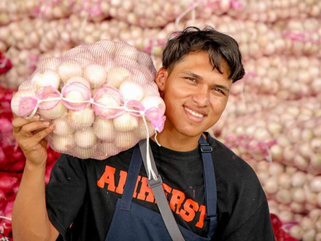 Venta de frutas y verduras en colonias gana terreno en El Salvador. Foto/ Cortesía 