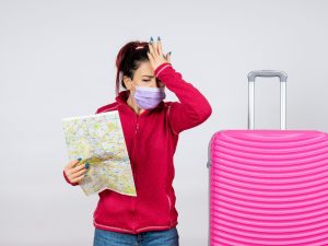 Mantener una buena hidratación y cuidar lo que se consume son claves para evitar problemas estomacales durante un viaje.