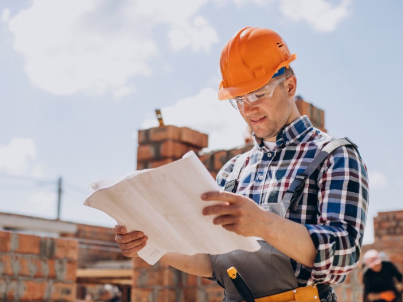 El trámite de permisos contempla revisión técnica, observaciones y emisión de un dictamen final.