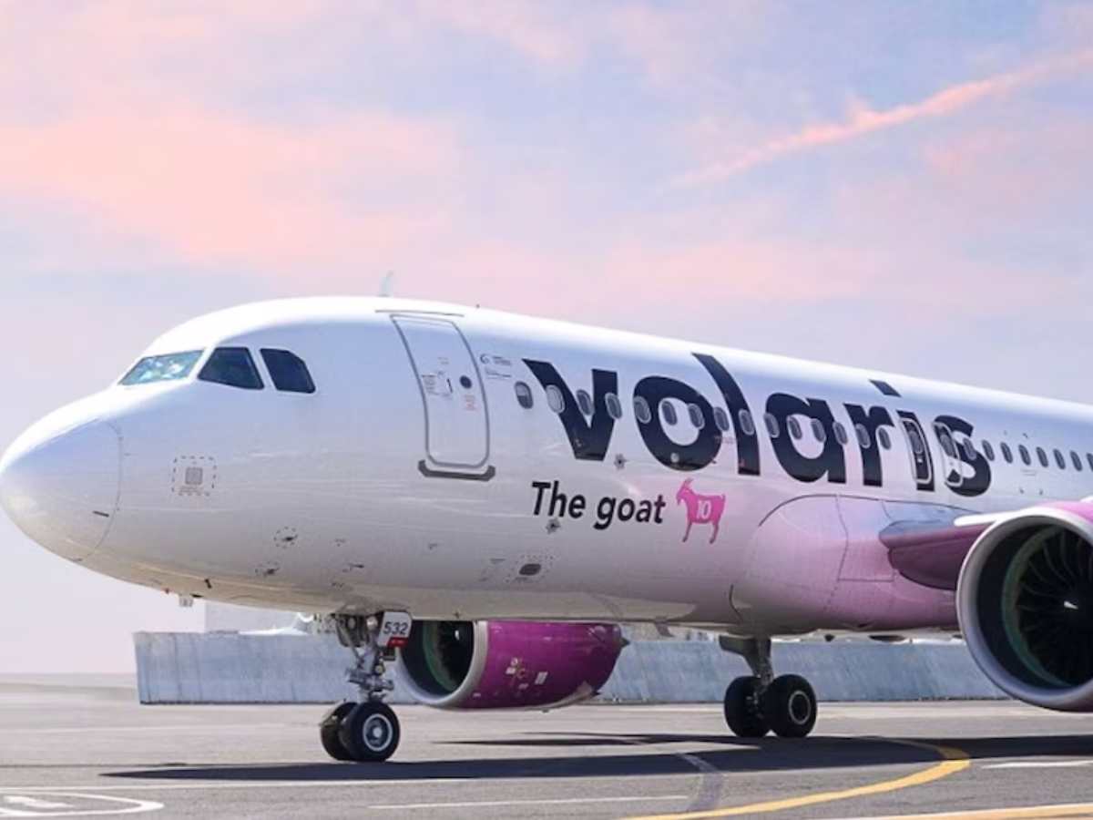 Volaris suspenderá desde el 12 de abril sus vuelos entre El Salvador, Centroamérica y Miami debido al impacto de los impuestos en el precio de los boletos. / Foto AFP