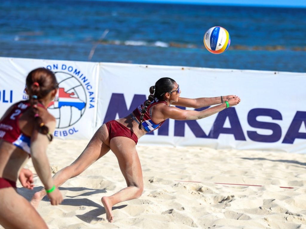 Giselle Rendón y Dévora Medina aseguraron su clasificación al Campeonato Mundial U18 de Voleibol de Playa FIVB 2026. Foto Cortesía Confederación Norceca