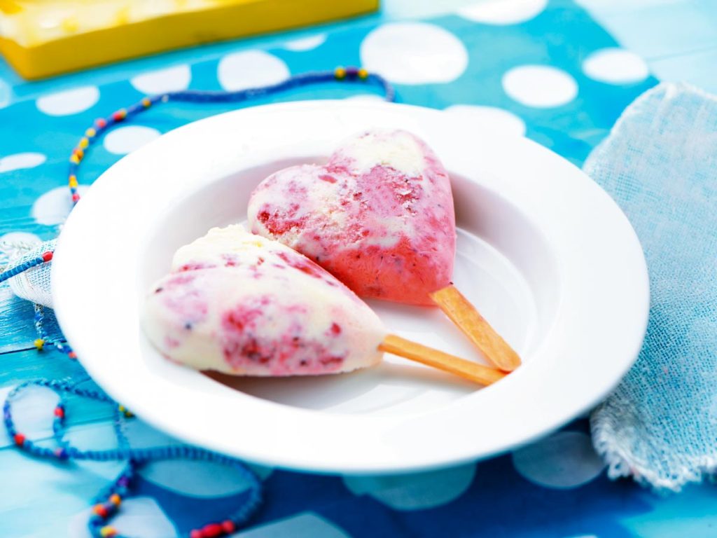 Paletas de fresas con crema