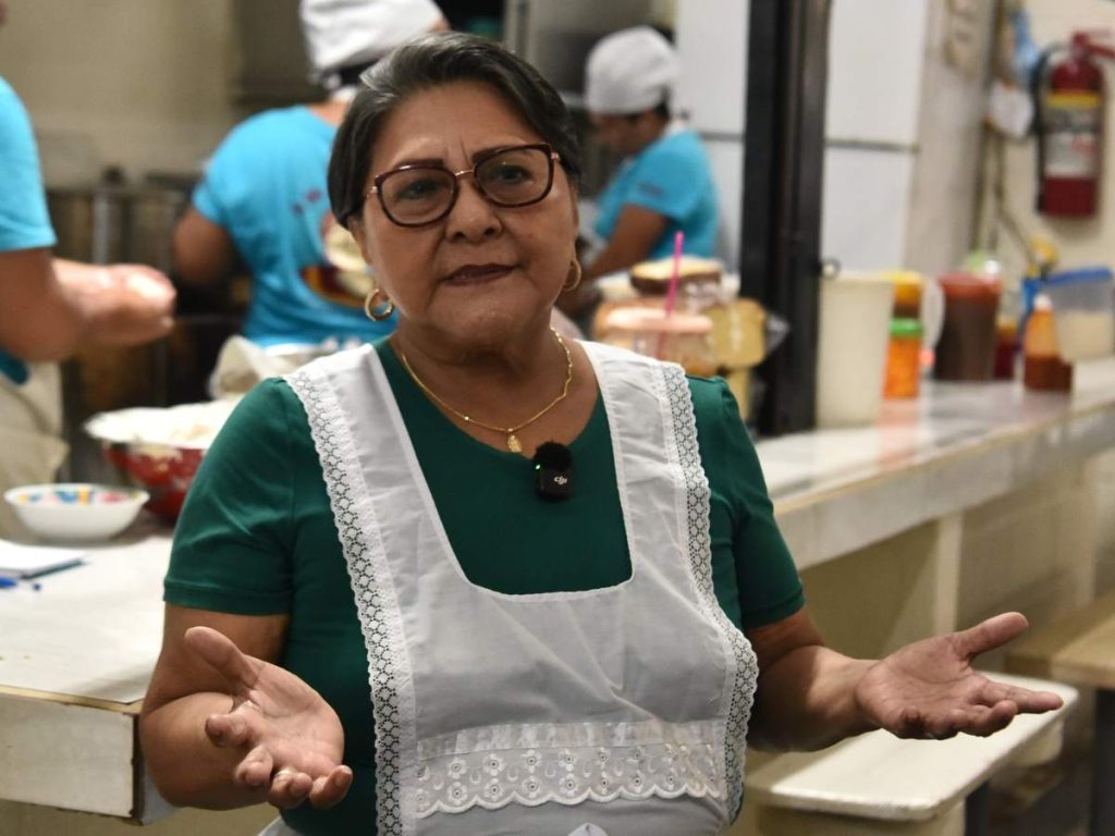 La pupusería “Amparito” está ubicada en el pabellón 7, locales 37 y 38 del Mercado Central.