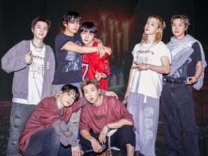 Miles de fanáticos de BTS abarrotaron el Estadio GNP Seguros en el esperado regreso de la banda a México tras casi una década.