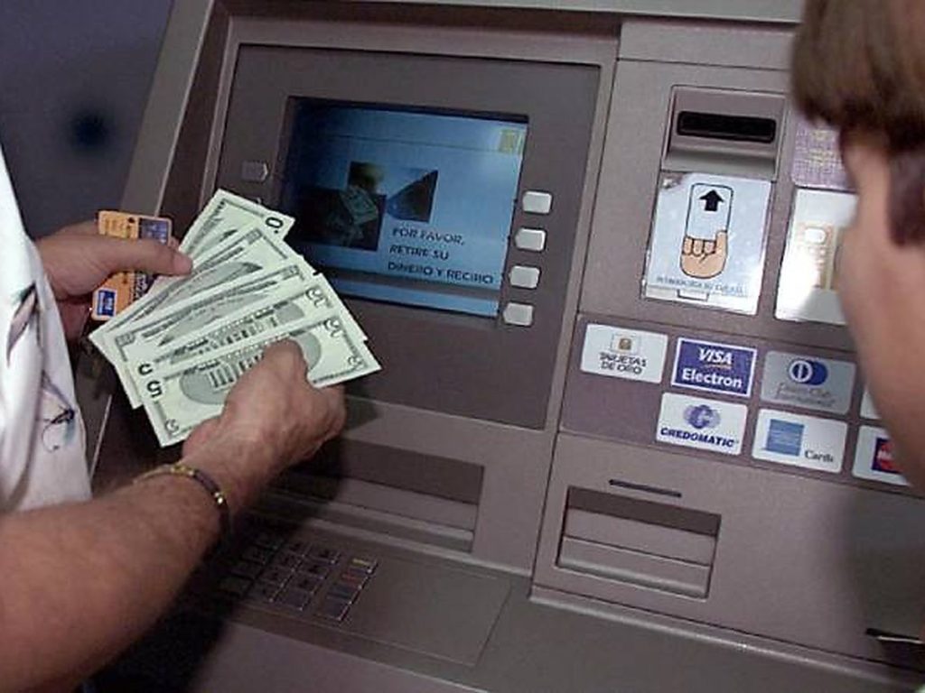 Cajero-deposito-dinero