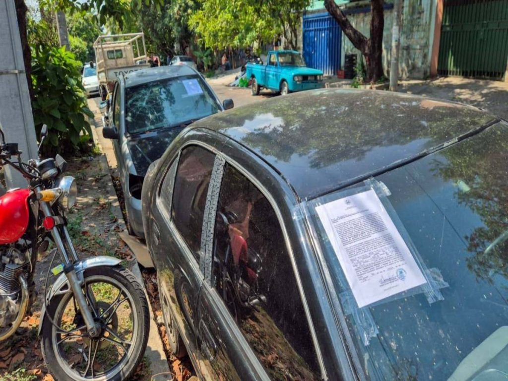 Carros abandonados