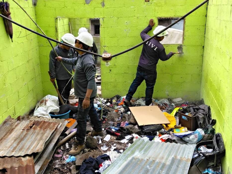 El Ministerio de Vivienda ejecuta trabajos de demolición en una zona catalogada de alto riesgo.