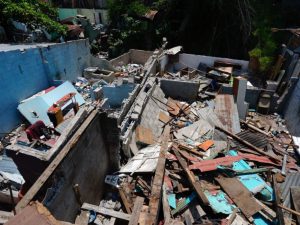 Cuadrillas del Ministerio de Vivienda demolieron viviendas en la comunidad Nicaragua 3, en San Salvador Centro.