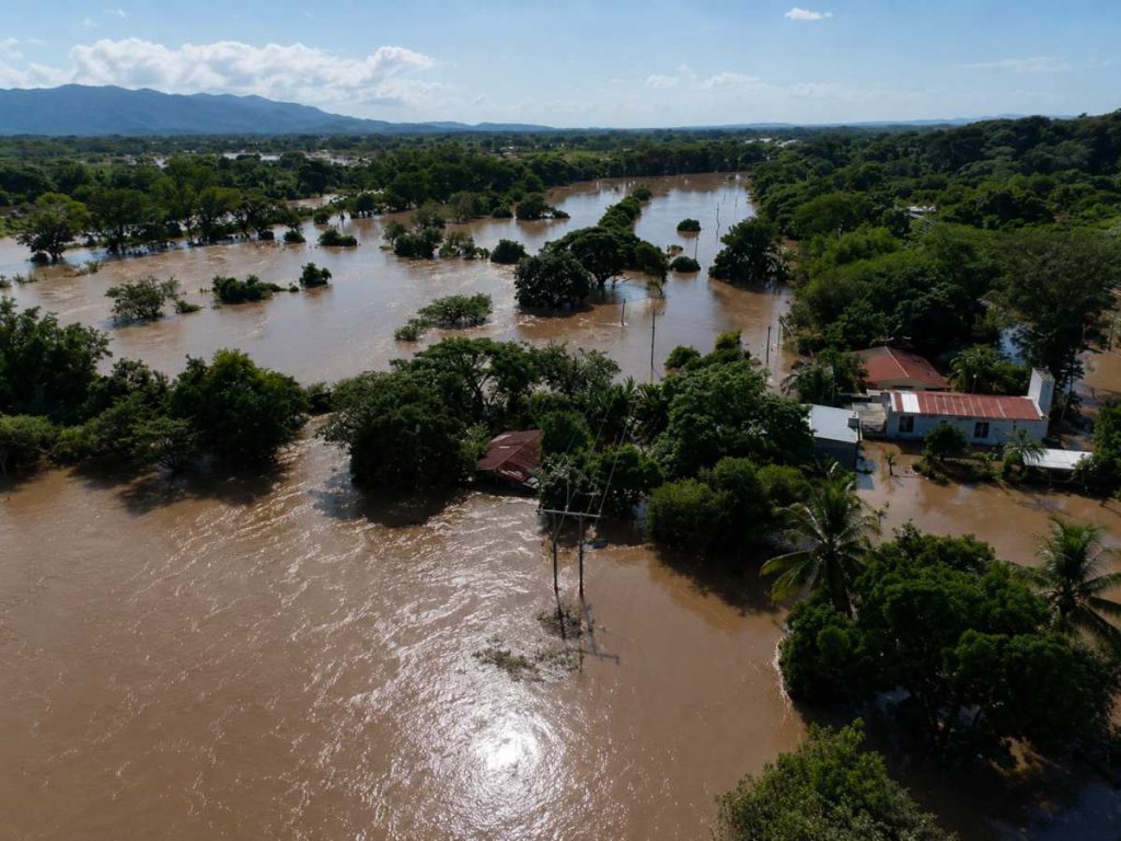 Construcción de nuevas bordas en el Río Grande de San Miguel