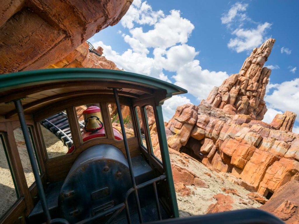 Disney busca ampliar la representación cultural dentro de sus parques con nuevas experiencias inspiradas en América Latina.