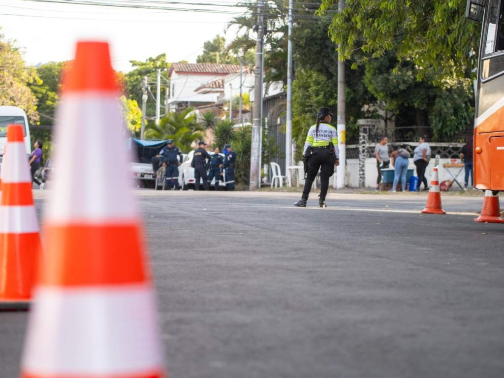 El VMT pidió a los conductores utilizar rutas alternas debido a las restricciones viales por la final entre FAS y Águila. Foto / Cortesía VMT.